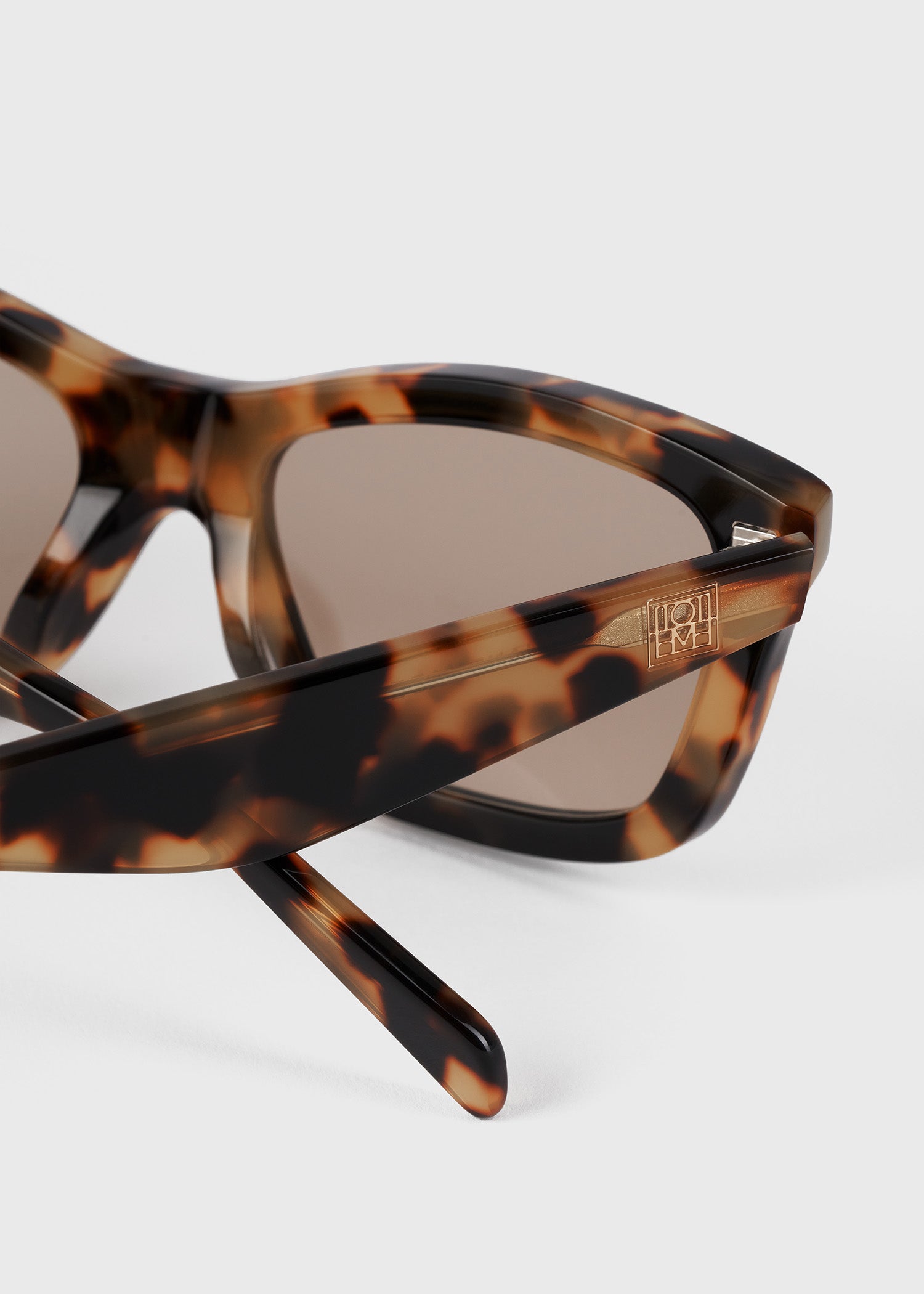 Classic sunglasses tortoise – TOTEME