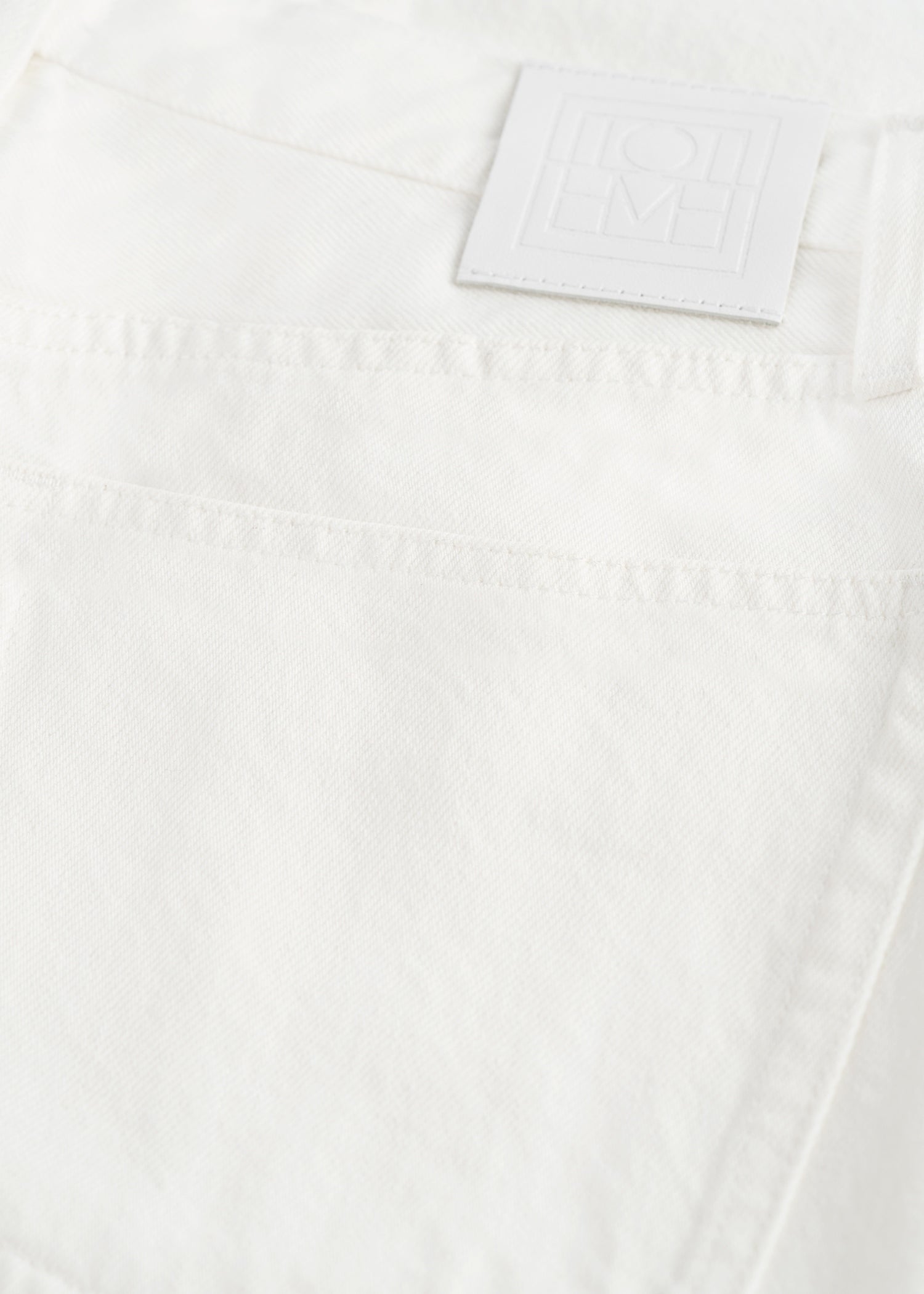 Classic cut denim off-white