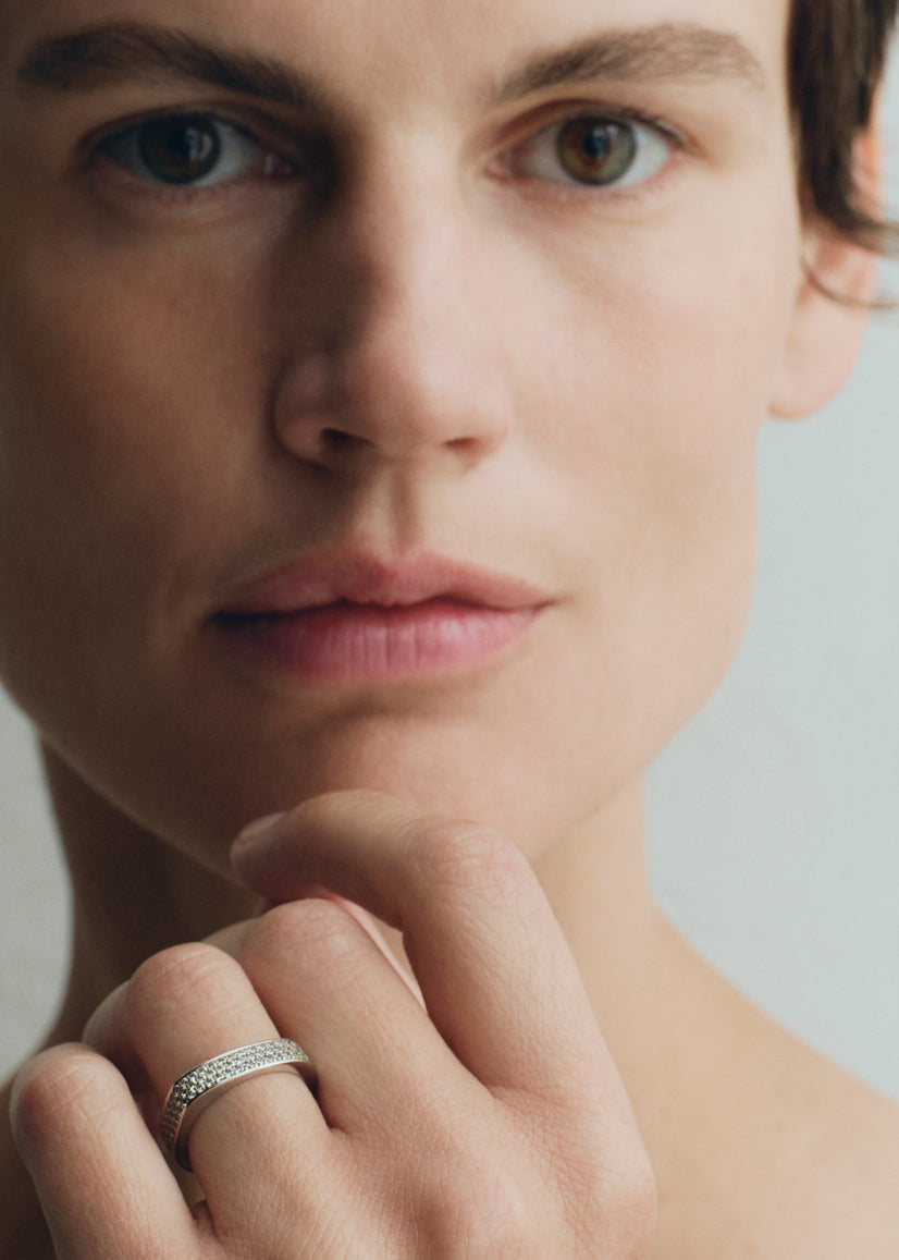 Signature pavé ring silver