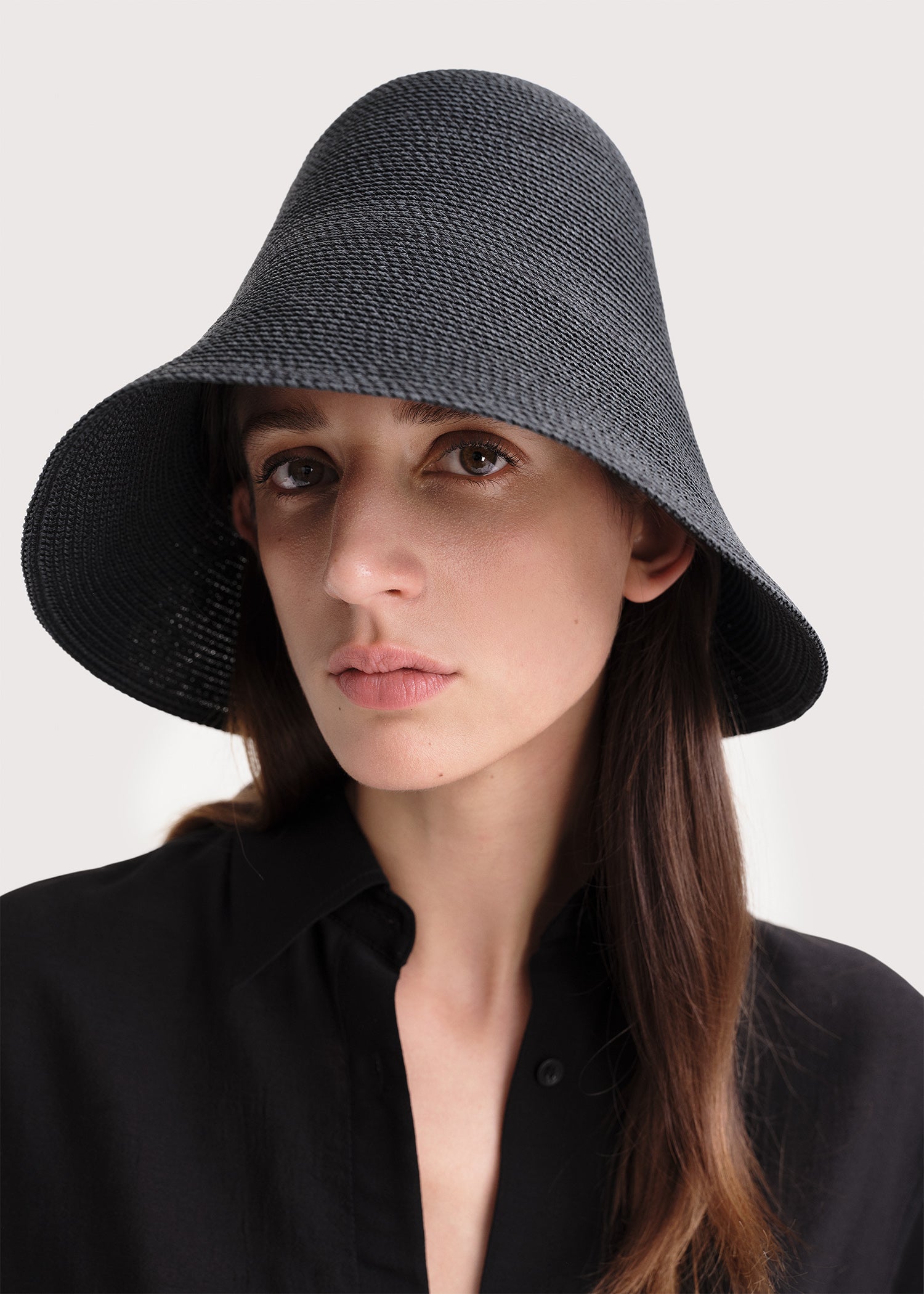 Woven paper straw hat black – TOTEME - Main Image