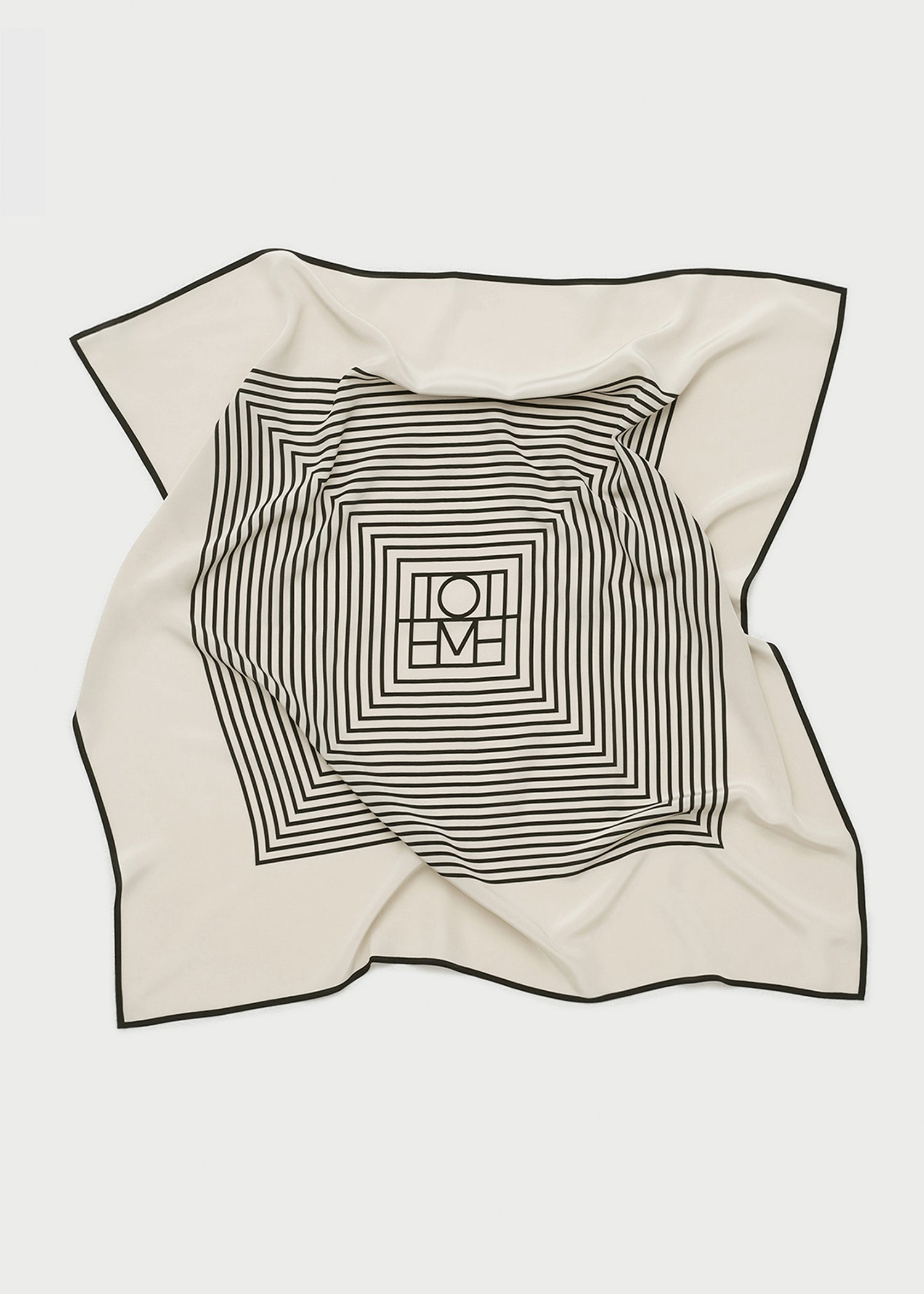 日曜日まで価格！Toteme CENTERED MONOGRAM シルクスカーフ Centered monogram silk scarf black – TOTEME